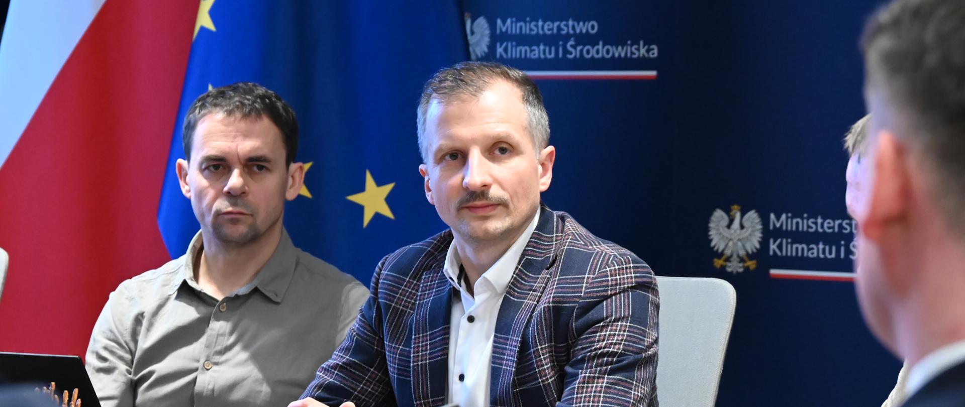 Wiceminister Mikołaj Dorożała podczas spotkania z Krajową Administracją Skarbową i Lasami Państwowymi