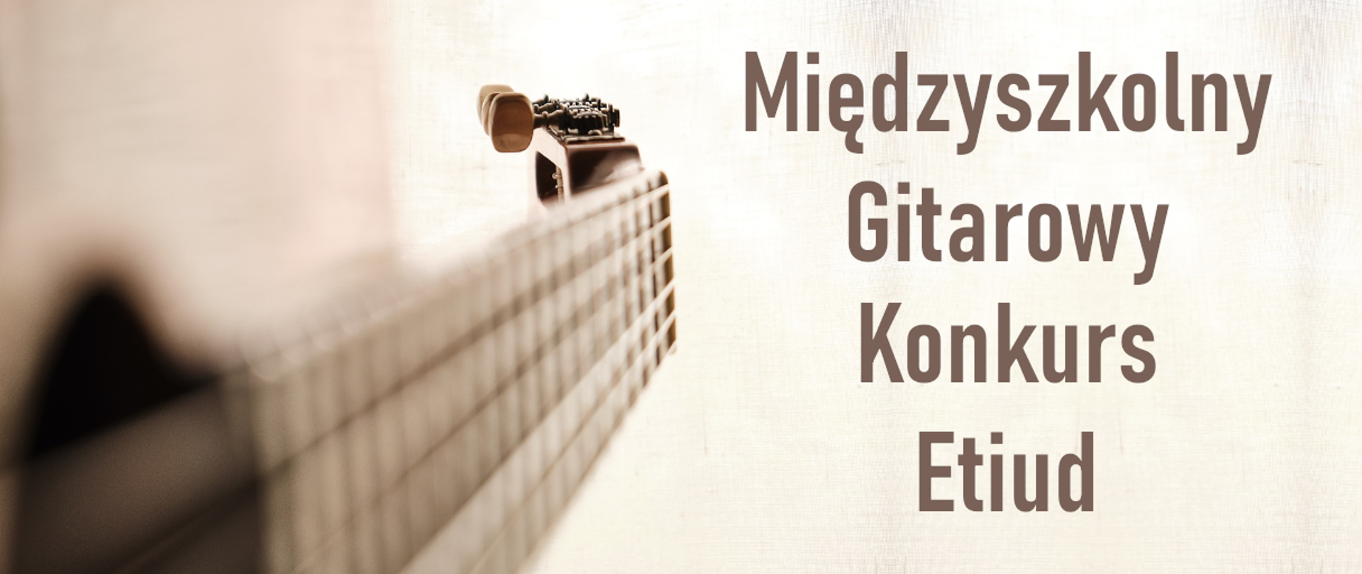 Na jasnym tle rozmyta fotografia gitary oraz napis Międzyszkolny Gitarowy Konkurs Etiud 