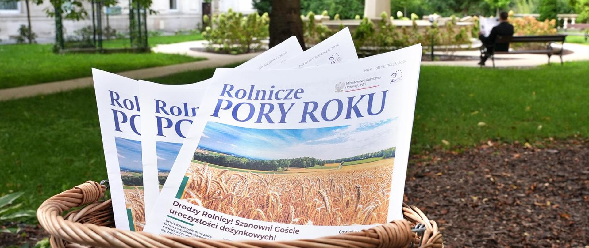 Rolnicze Pory Roku - gazety w koszyku rowerowym