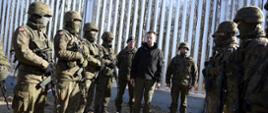 Mariusz Błaszczak, the head of the Ministry of National Defence, met with soldiers of the Polish Army who are serving on the Polish-Belarusian border._1