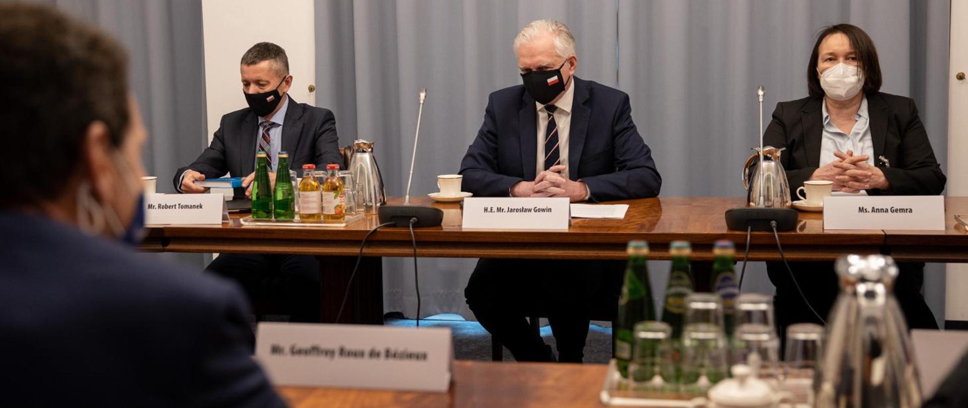 Prime Minister Jarosław Gowin with of the Association of French Entrepreneurs, all wearing masks