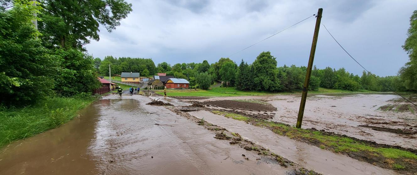 Gwa Towne Opady Deszczu W Powiecie Jaros Awskim Komenda Powiatowa