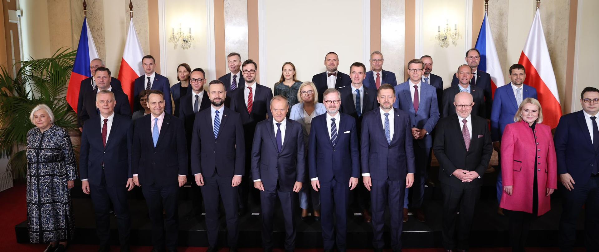 Polsko-czeskie konsultacje rządowe pod przewodnictwem premiera Donalda Tuska i premiera Republiki Czeskiej Petra Fiali. Family foto.
Fot. KPRM. 