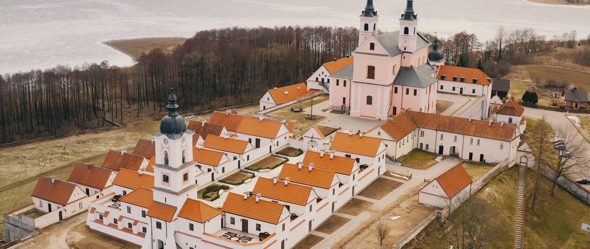 Kompleksowa renowacja Pokamedulskiego Klasztoru w Wigrach zakończona fot. Paweł Hołubowicz 