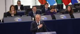 Premier Donald Tusk przemawiający przed Parlamentem Europejskim