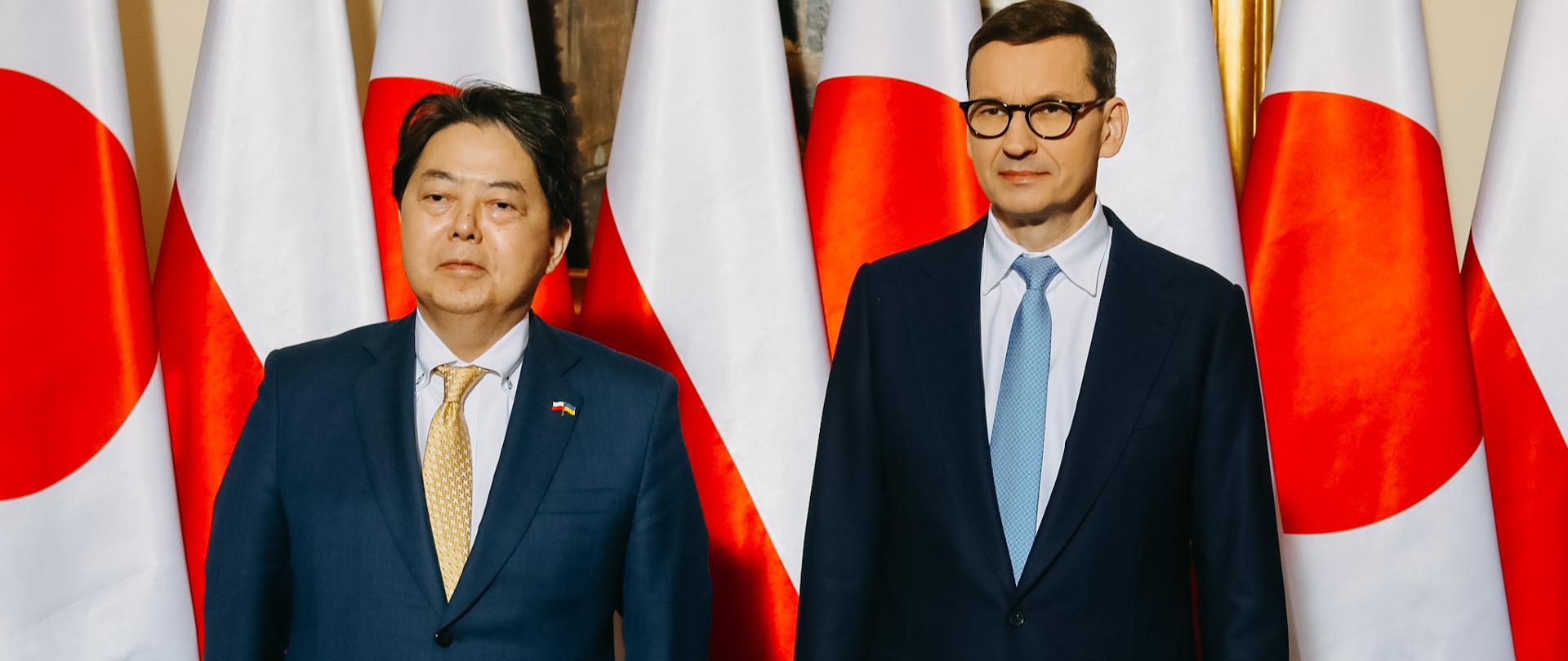 Premier Mateusz Morawiecki podczas spotkania z z ministrem spraw zagranicznych Japonii Yoshimasą Hayashim