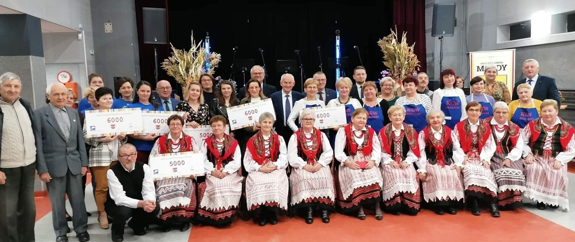 Uroczystość wręczenia symbolicznych czeków Kołom Gospodyń Wiejskich