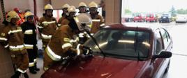 Szkolenie podstawowe strażaków ratowników OSP – zajęcia z zakresu metod uwalniania osób poszkodowanych z samochodów osobowych