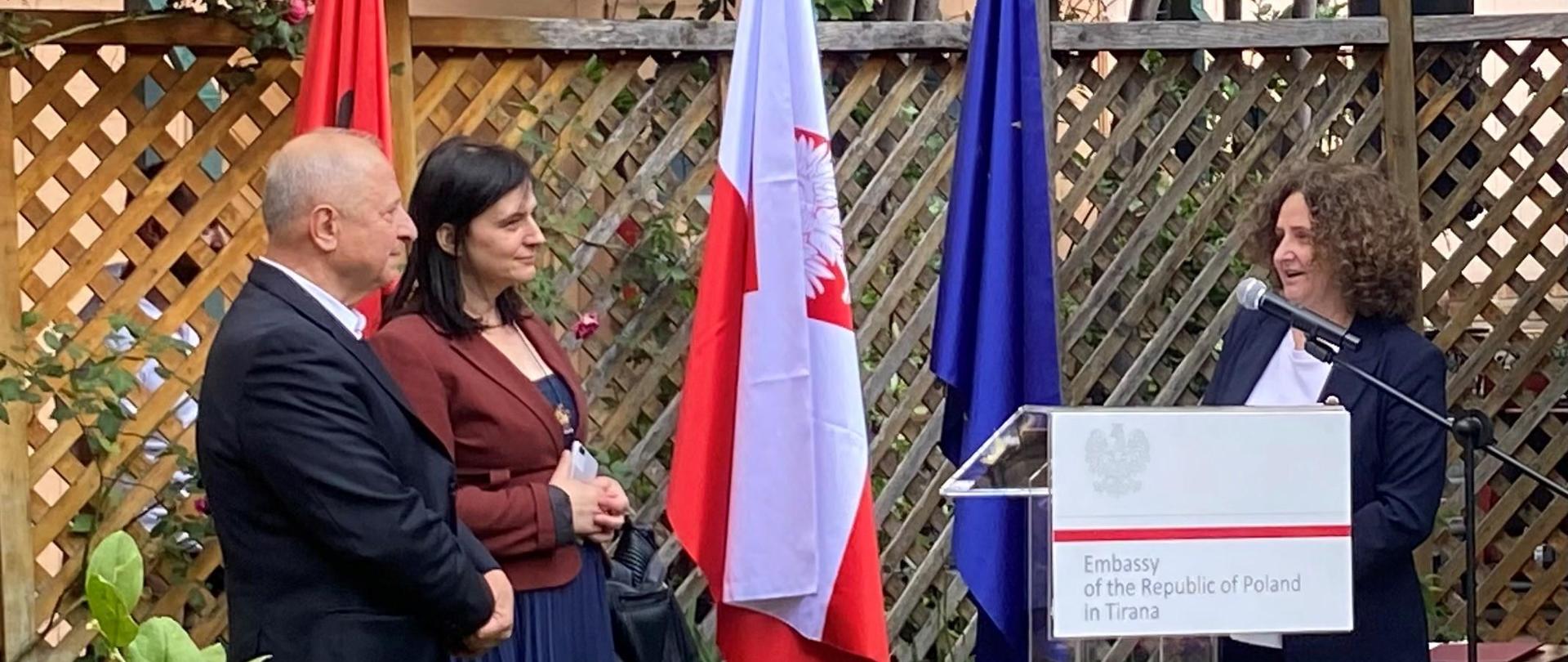 Ambassador of Poland Monika Zuchniak-Pazdan presents the decorations.