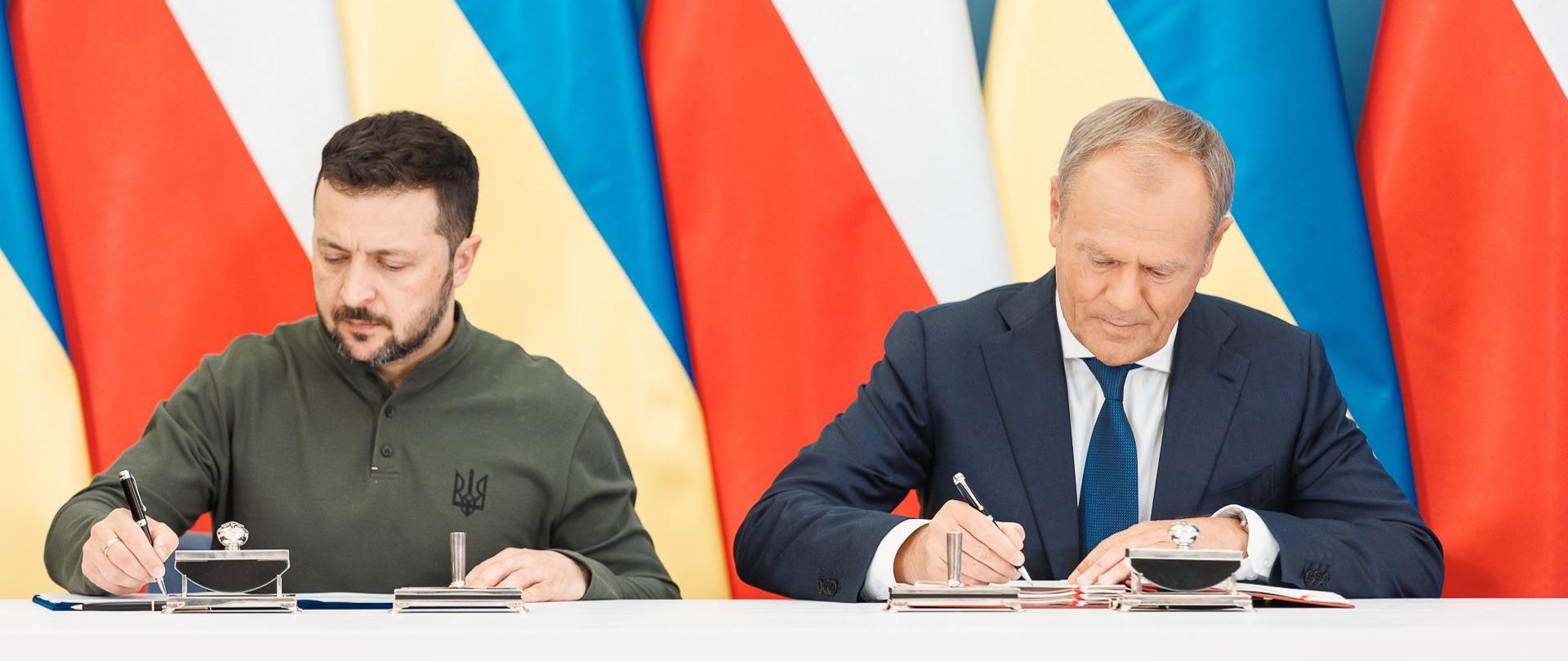 Premier Donald Tusk i Prezydent Ukrainy Wołodymir Załeński podpisują bilateralne porozumienie o bezpieczeństwie