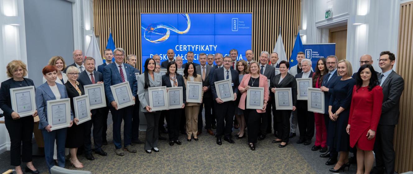 Ceremonia de entrega de certificados de excelencia educativa a la Autoridad de Acreditación de Polonia – Ministerio de Ciencia y Educación Superior