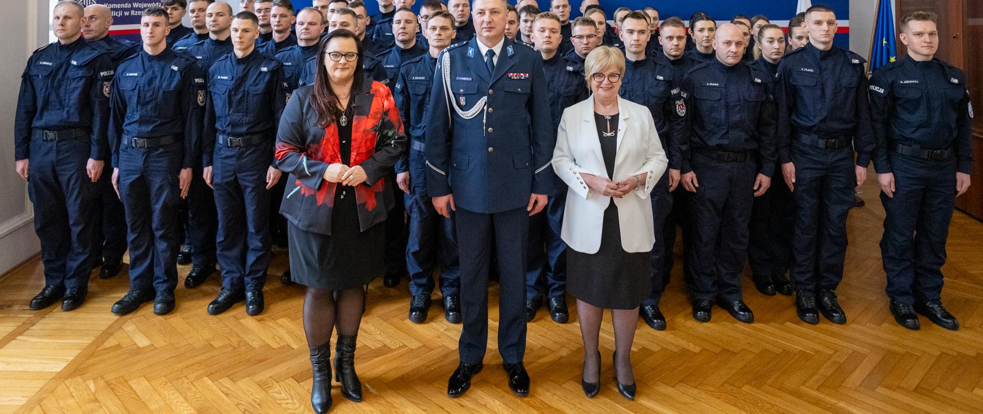 Uczestnicy uroczystego ślubowania policjantów