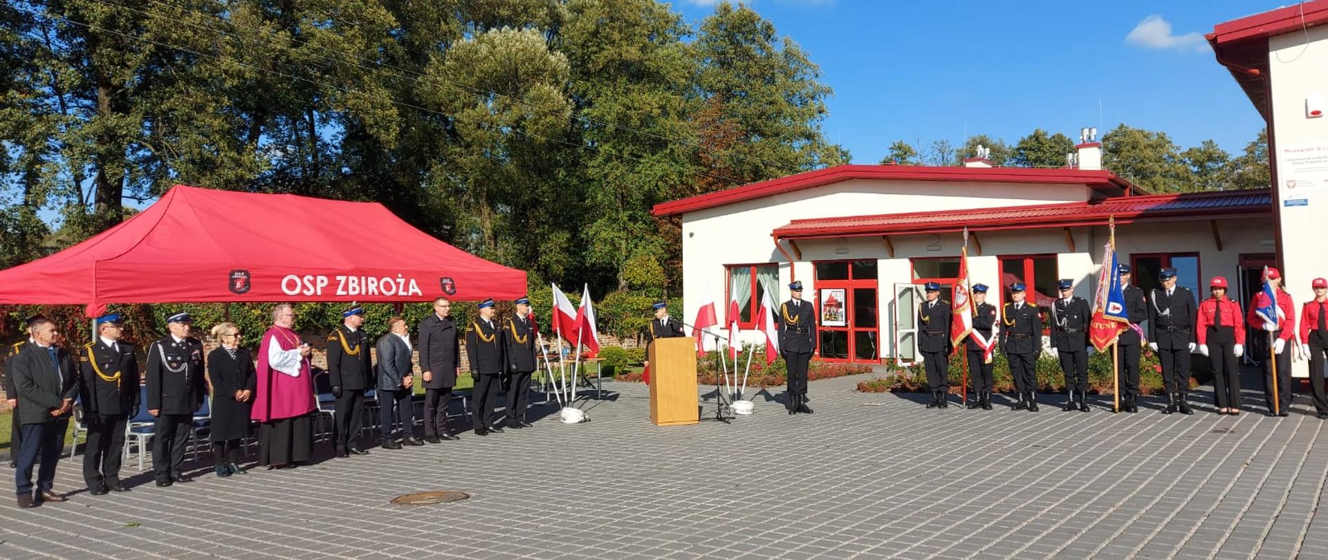 Przekazanie samochodu ratowniczo-gaśniczego dla OSP w Zbiroży (powiat żyrardowski)