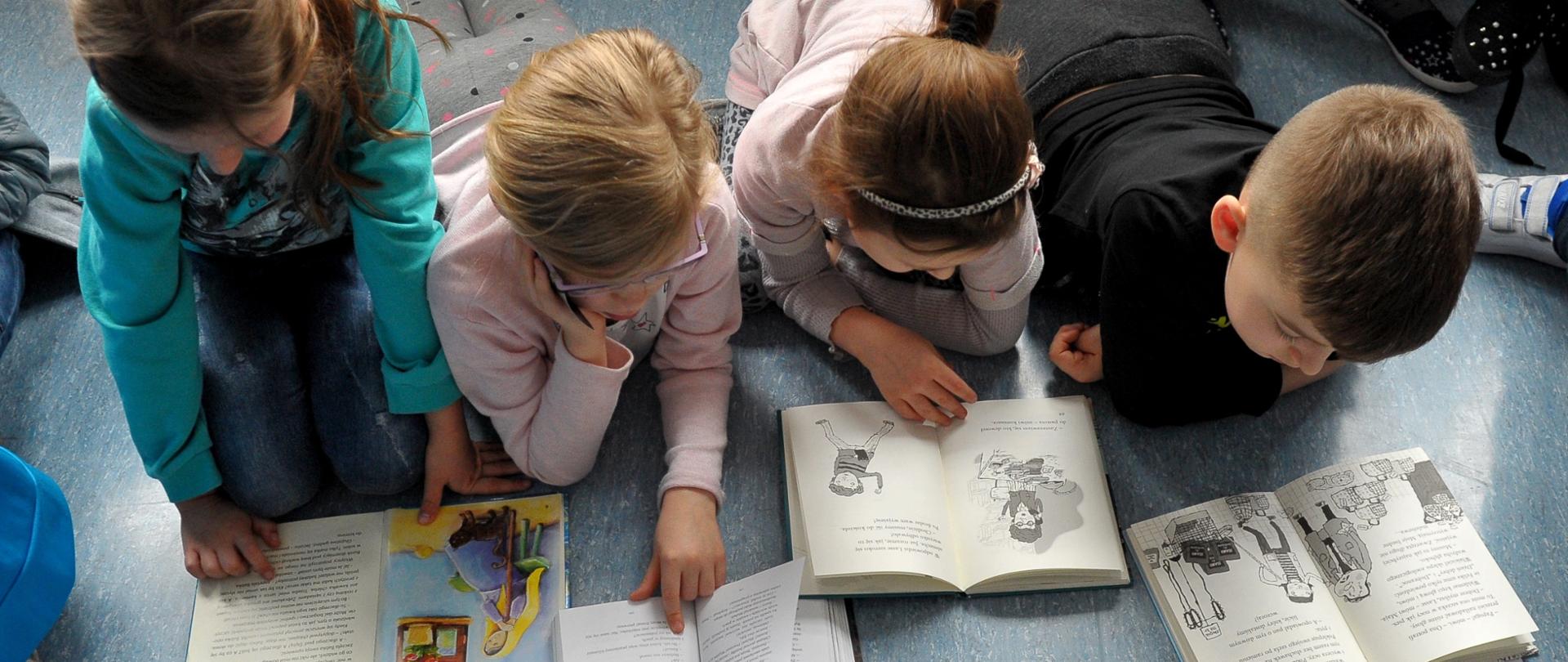 42% - wzrost poziomu czytelnictwa w Polsce fot. PAP/Marcin Bielecki