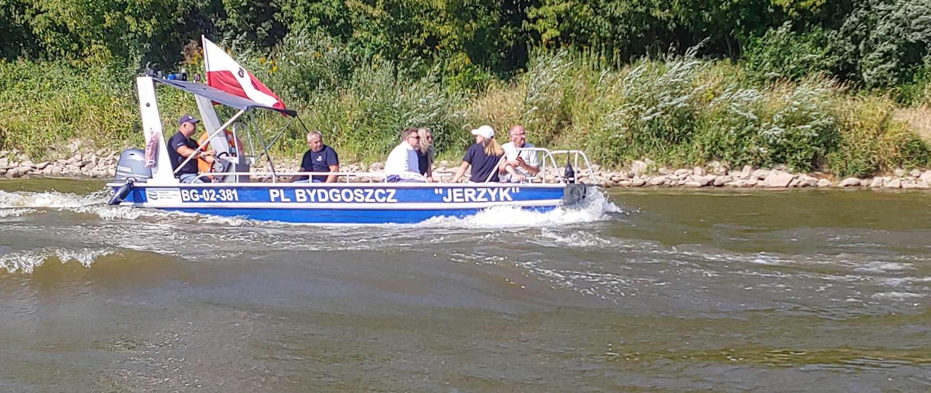 Uroczysty rejs - Godzina W na Wiśle - 80. rocznica uczczenia Powstania Warszawskiego - reprezentacja RZGW w Bydgoszczy 