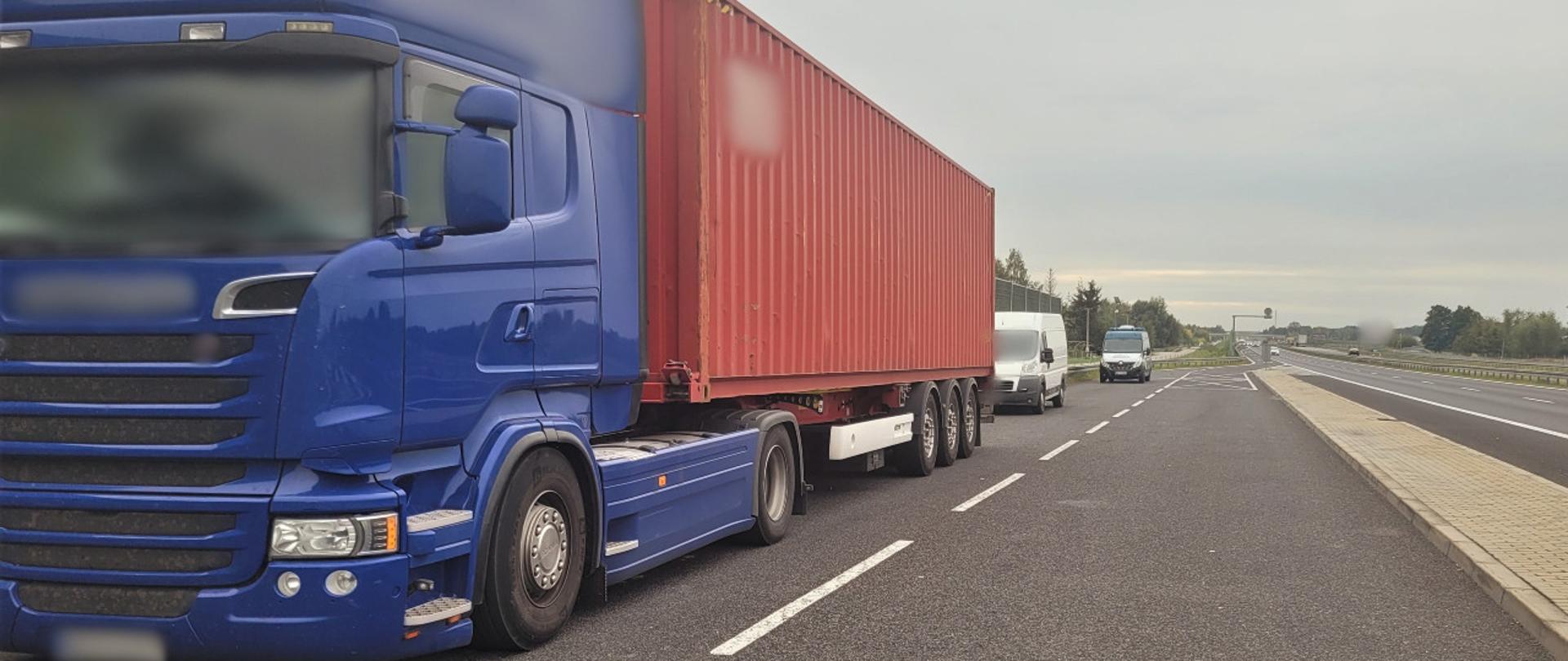 Nienormatywną ciężarówkę z ładunkiem płytek zatrzymał do kontroli patrol mazowieckiej Inspekcji Transportu Drogowego na ekspresowej „siódemce”, w pobliżu Grójca.