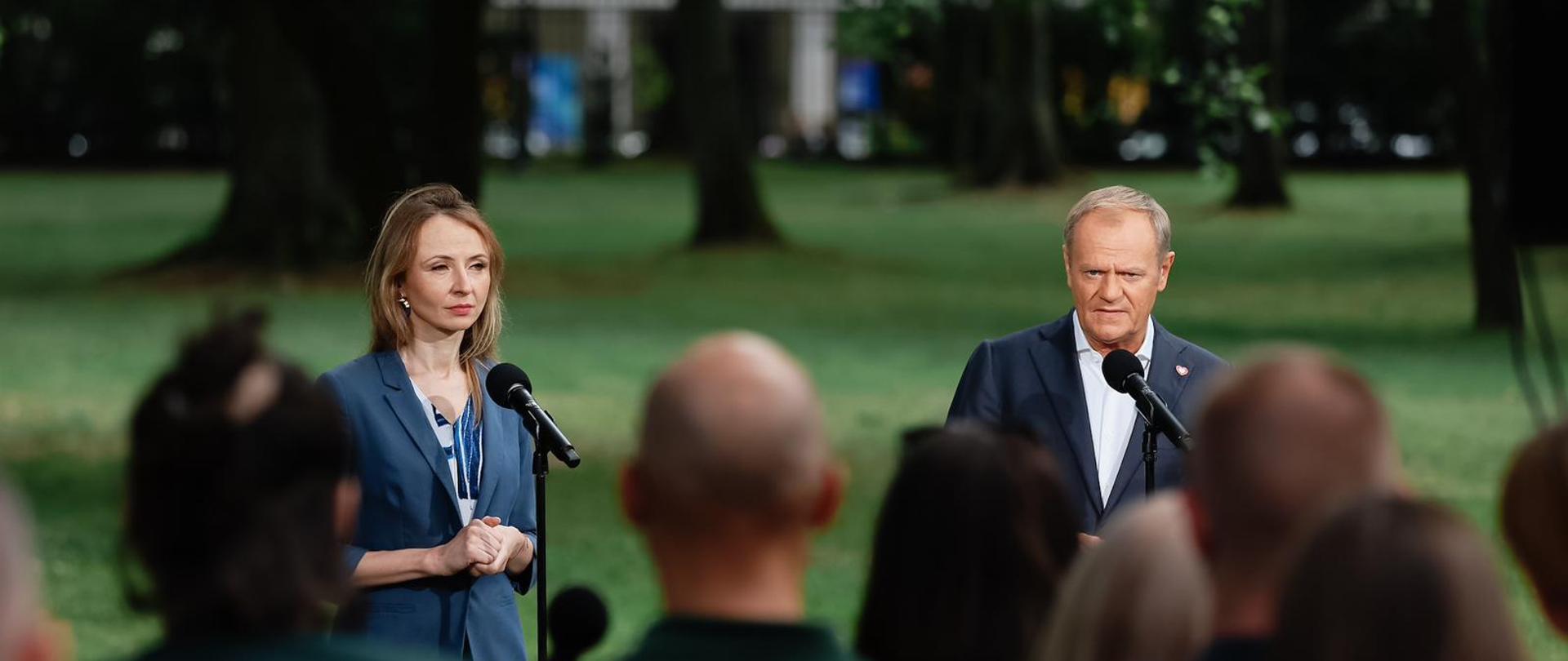 Prime Minister Donald Tusk and Minister Agnieszka Dziemianowicz-Bąk at a press conference.