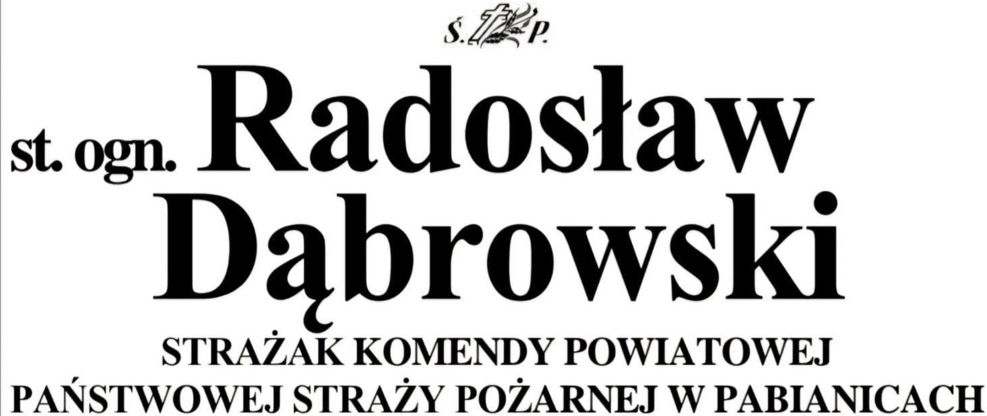 Grafika zawiera nekrolog dot. uroczystości pogrzebowych st. ogn. Radosława Dąbrowskiego. Liturgia pogrzebowa odprawiona zostanie 1 sierpnia 2024 roku (czwartek) w godzinie 11:00 w Domu Pogrzebowym na cmentarzu komunalnym w Pabianicach przy ul. Kilińskiego 57/59, po czym nastąpi przewiezienie urny z prochami do grobu rodzinnego.