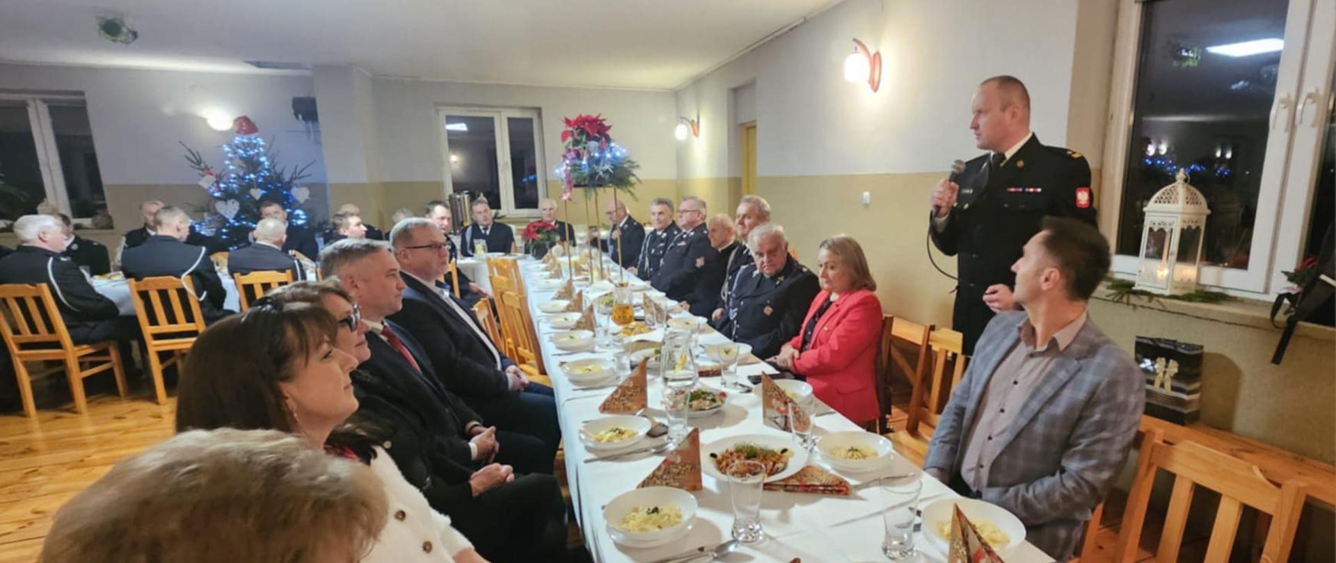 Spotkanie wigilijne strażaków OSP z terenu Miasta i Gminy Pińczów w remizie OSP Stara Zagość.