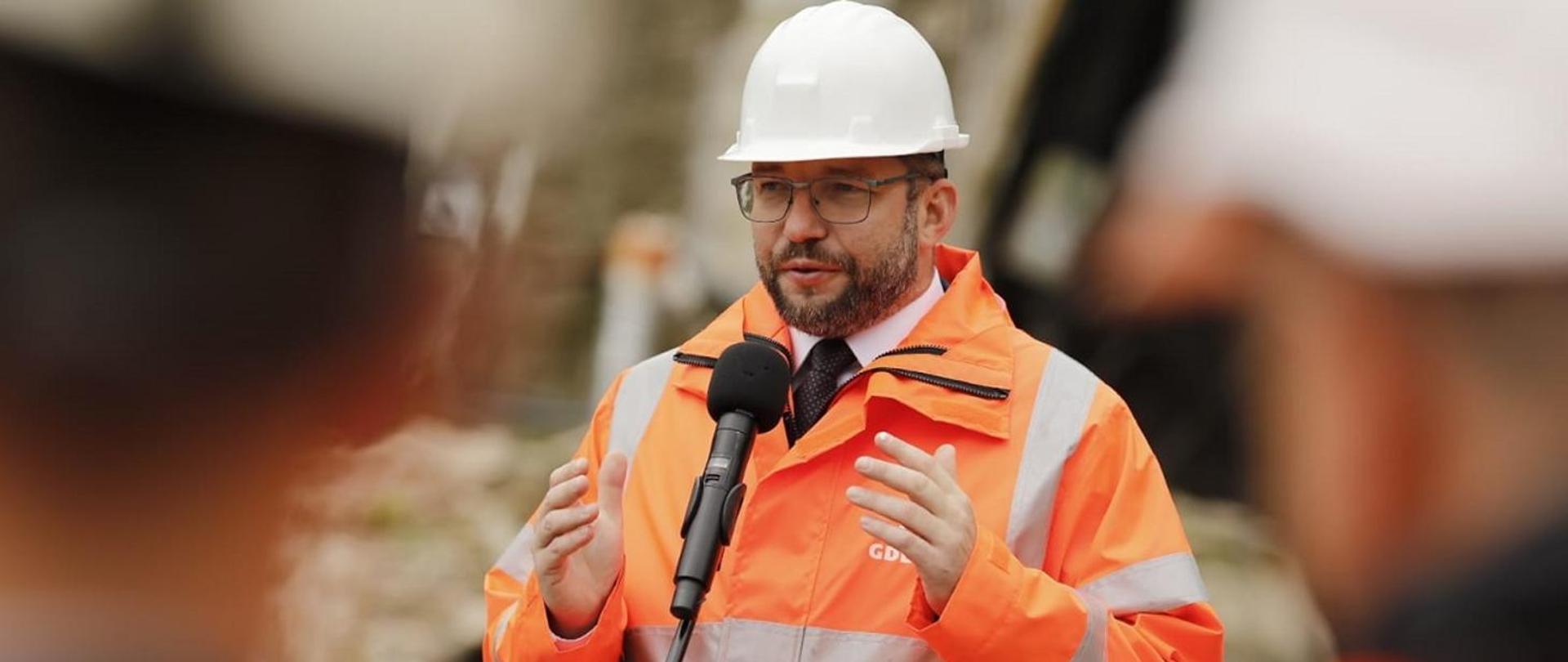 Minister G. Puda at the S1 construction site. The bypass of Węgierska Górka is getting closer to completion