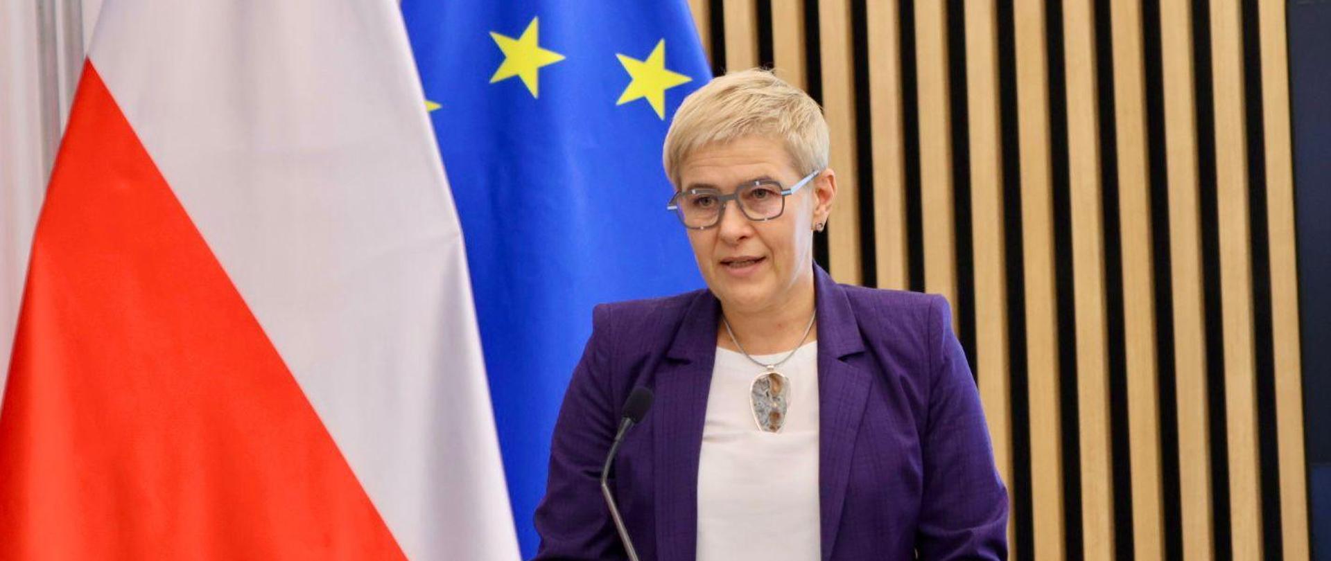 Zdjęcie: Minister Maria Mrówczyńska, przemówienie podczas konferencji 100-lecia „Przeglądu Geodezyjnego”