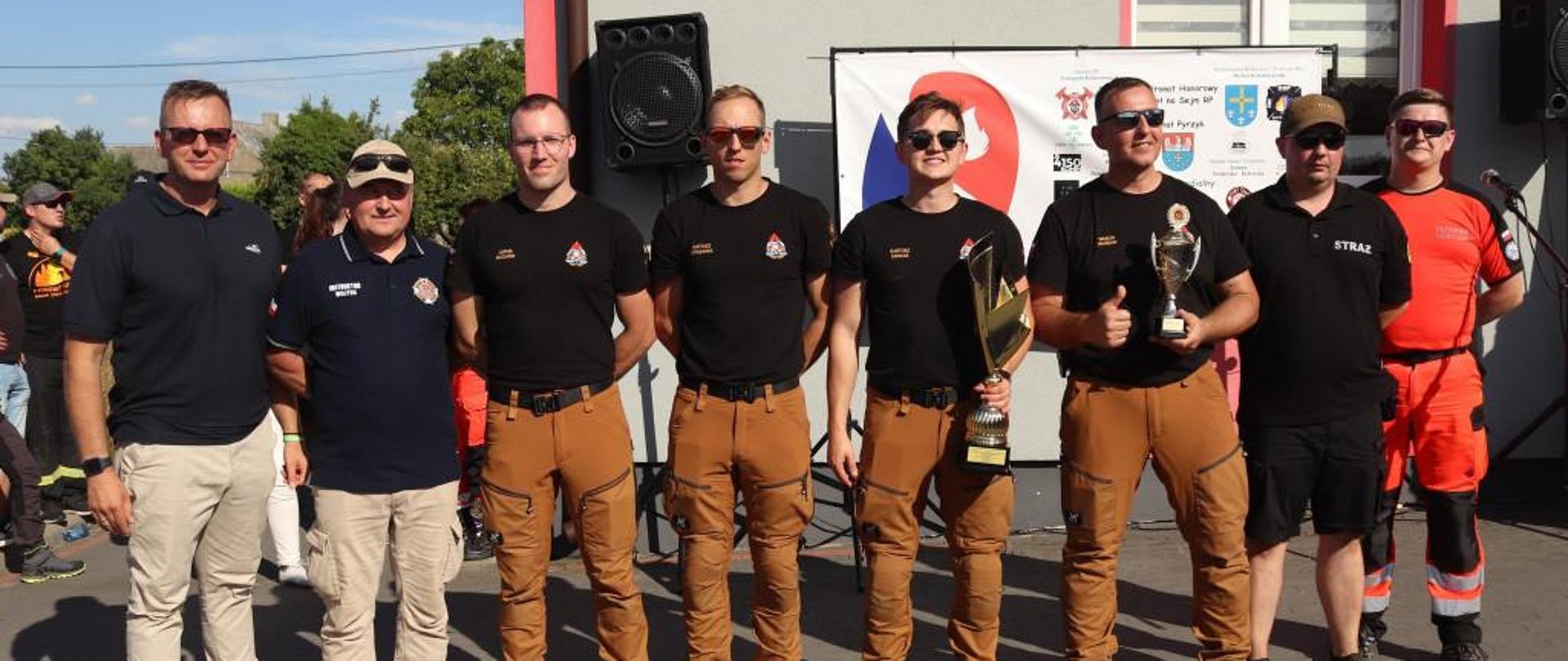 mistrzostwa w pierwszej pomocy, zdjęcie grupowe pleszewskich strażaków - medyków