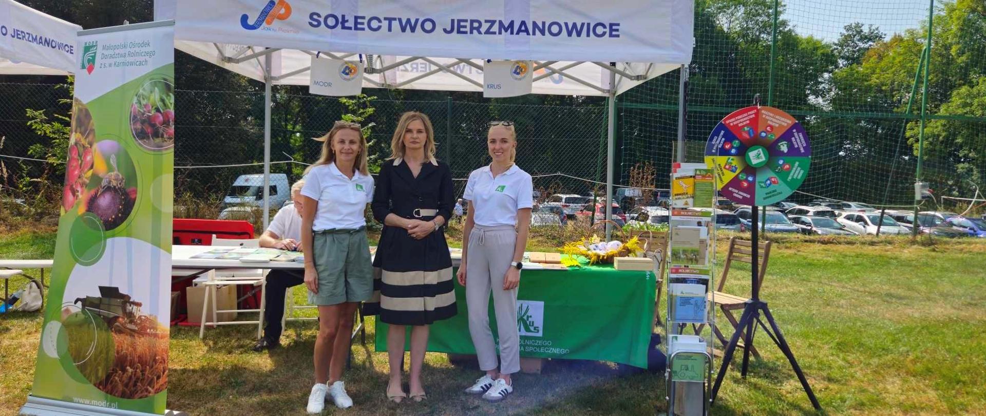 Dyrektor Oddziału Regionalnego KRUS w Krakowie Iwona Szablińska oraz pracownicy