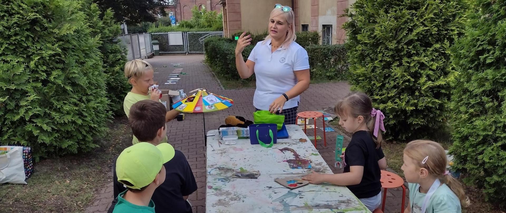 Zajęcia edukacyjne dla dzieci w ramach akcji "BECEKOBUS"