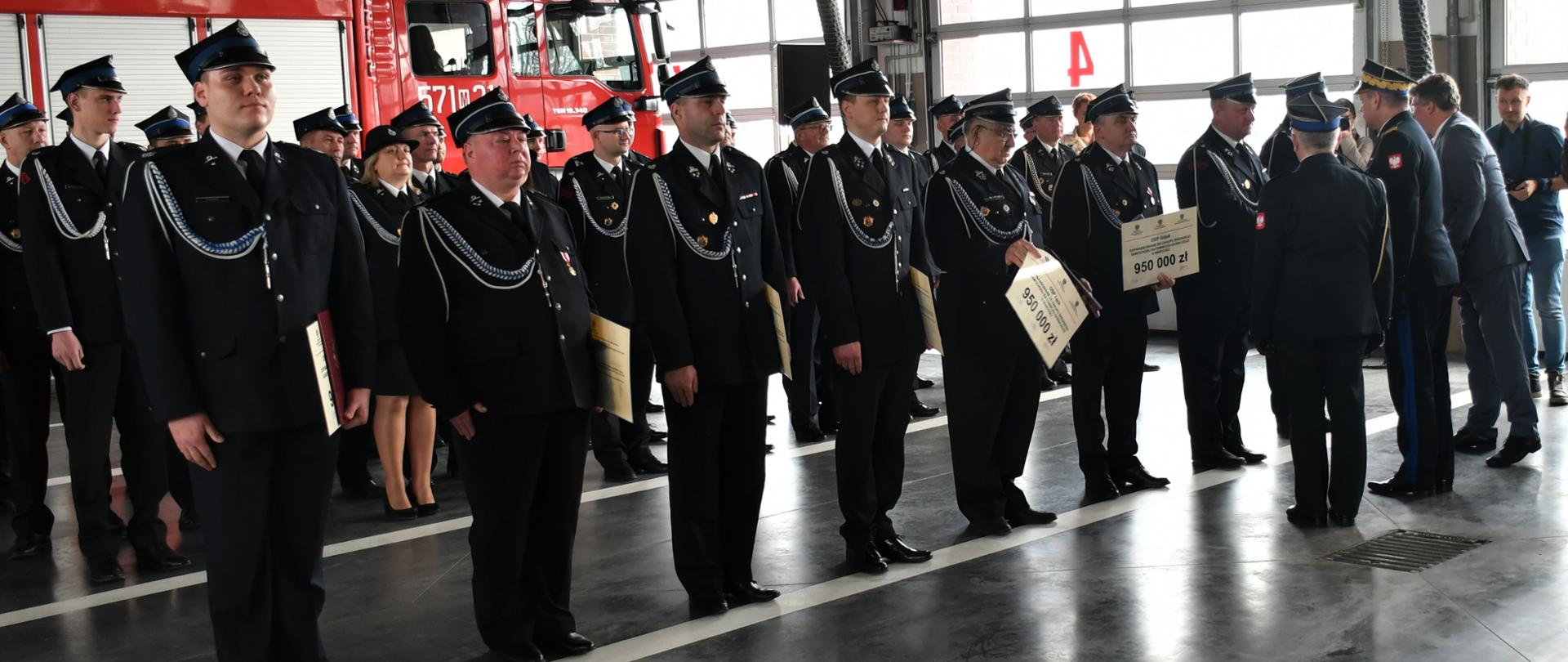 Wręczenie promes na zakup samochodów ratowniczo-gaśniczych dla jednostek Ochotniczych Straży Pożarnych