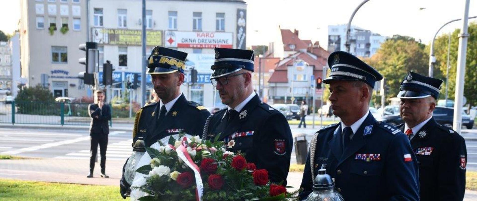 Upamiętnienie zmarłych strażaków