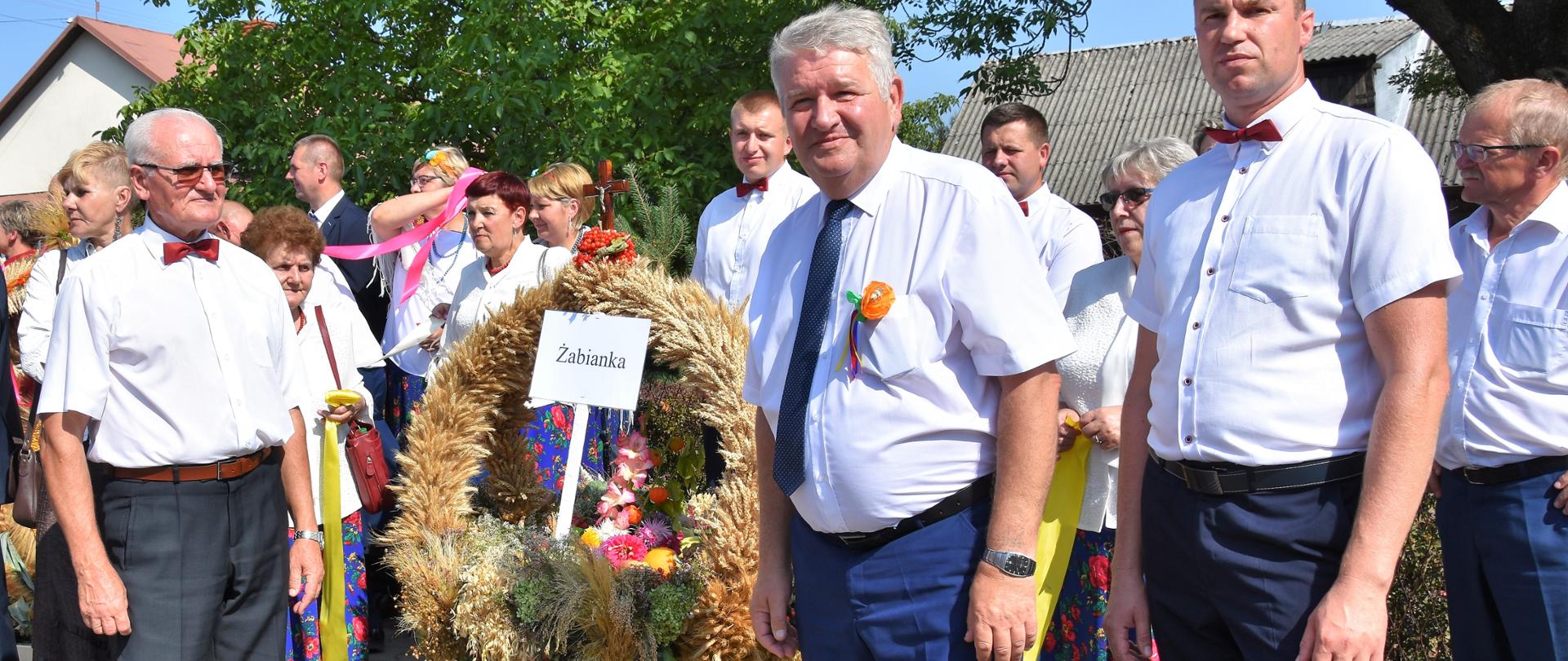 Wicewojewoda Mazowiecki z wieńcem dożynkowym.