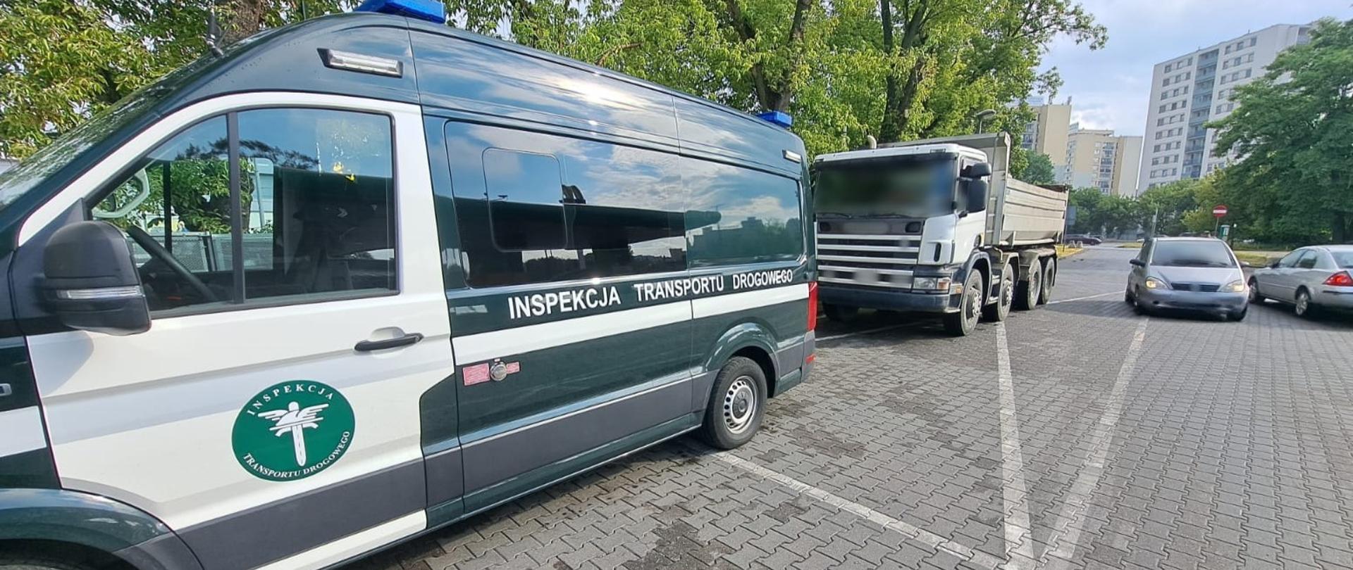 Miejsce kontroli wywrotki zatrzymanej przez patrol mazowieckiej Inspekcji Transportu Drogowego na terenie Warszawy
