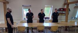 Na zdjęciu widać strażaków OSP gotowych do przystąpienia do egzaminu.