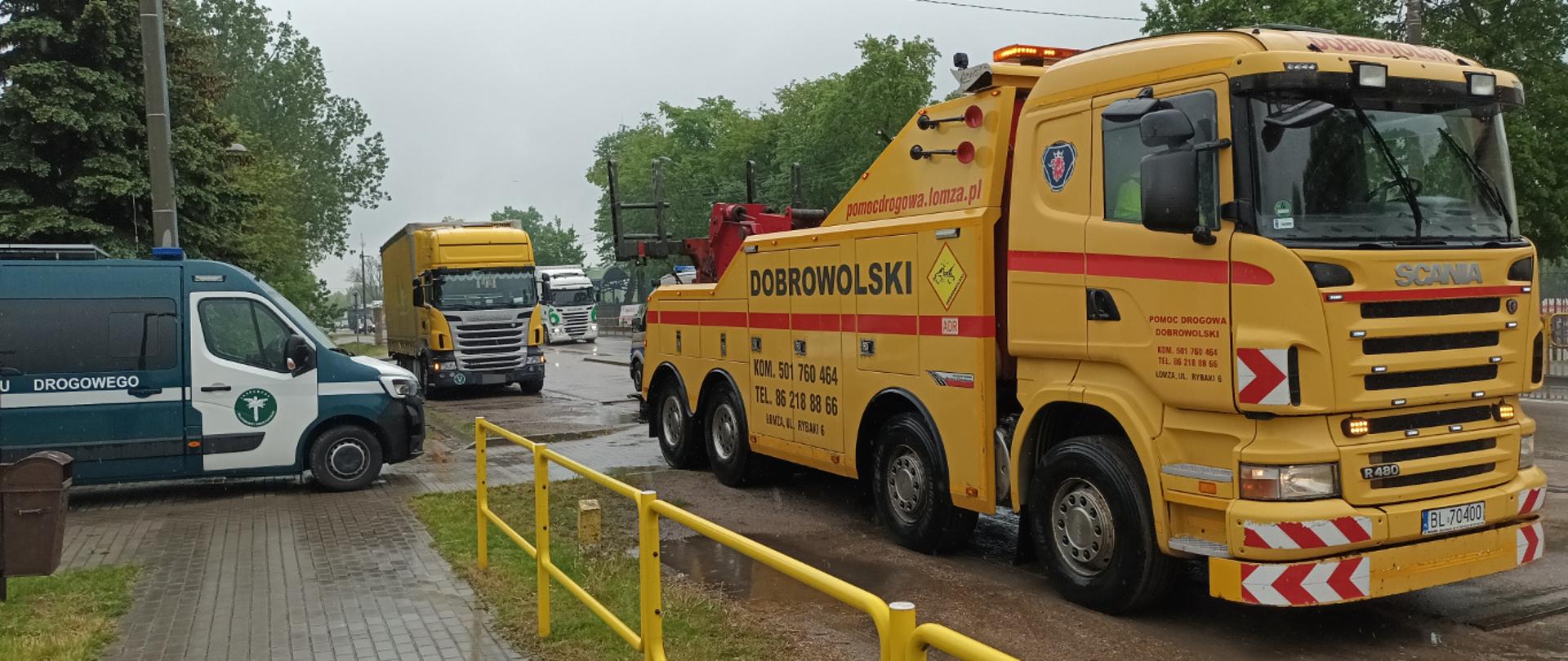 Holownik na miejscu kontroli przed rozpoczęciem sprowadzania na parking strzeżony