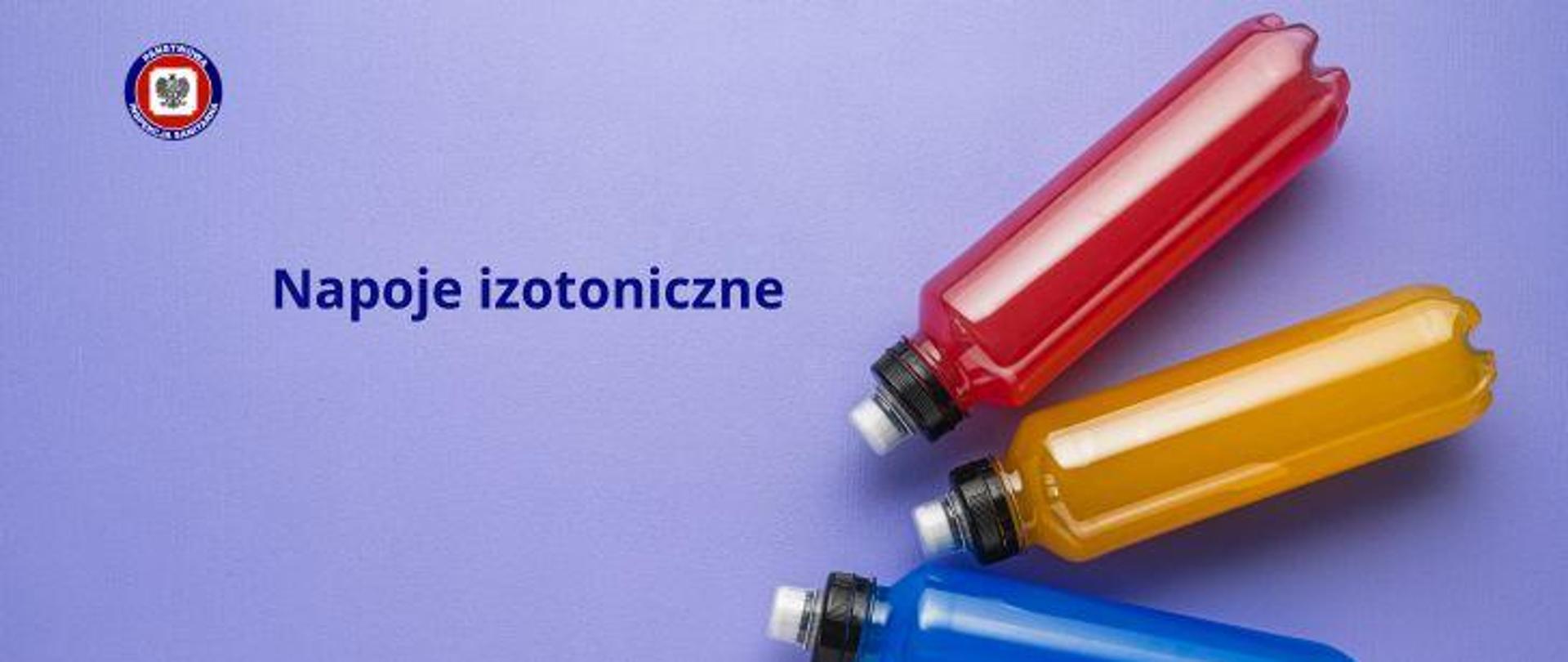 Na fioletowym tle po prawej 3 kolorowe butelki z tworzywa sztucznego, po ich lewej niebieski napis "napoje izotoniczne". w lewym górnym rogu logo Państwowej Inspekcji Sanitarnej. 