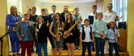 Galeria 19 zdjęć z koncertu uczniów klas klarnetu P. P. Polaka i saksofonu P. K. Brzeskiej-Krawczyk - 13 maja 2024. Uczniowie grają na instrumentach w auli PSM w Kłodzku.
