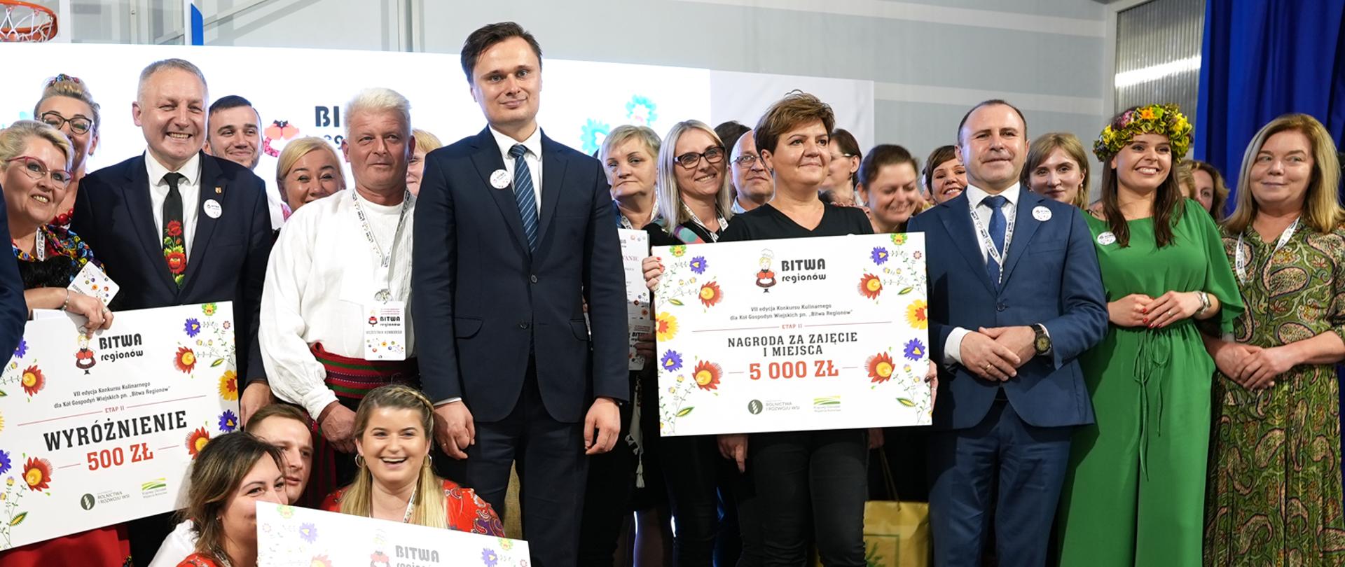 Z udziałem podsekretarza stanu Krzysztofa Ciecióry w Dobryszycach odbył się w niedzielę II etap konkursu kulinarnego dla Kół Gospodyń Wiejskich „Bitwa Regionów 2022”. 