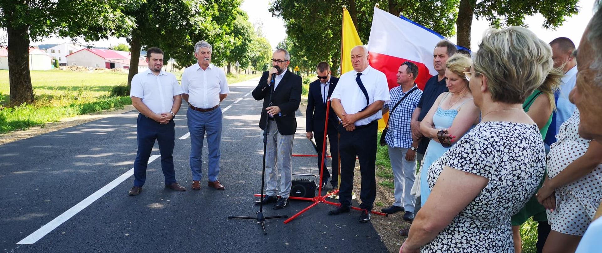 Otwarcie dróg powiatowych w gminie Krzynowłoga Mała. Fot. powiat-przasnysz.pl.