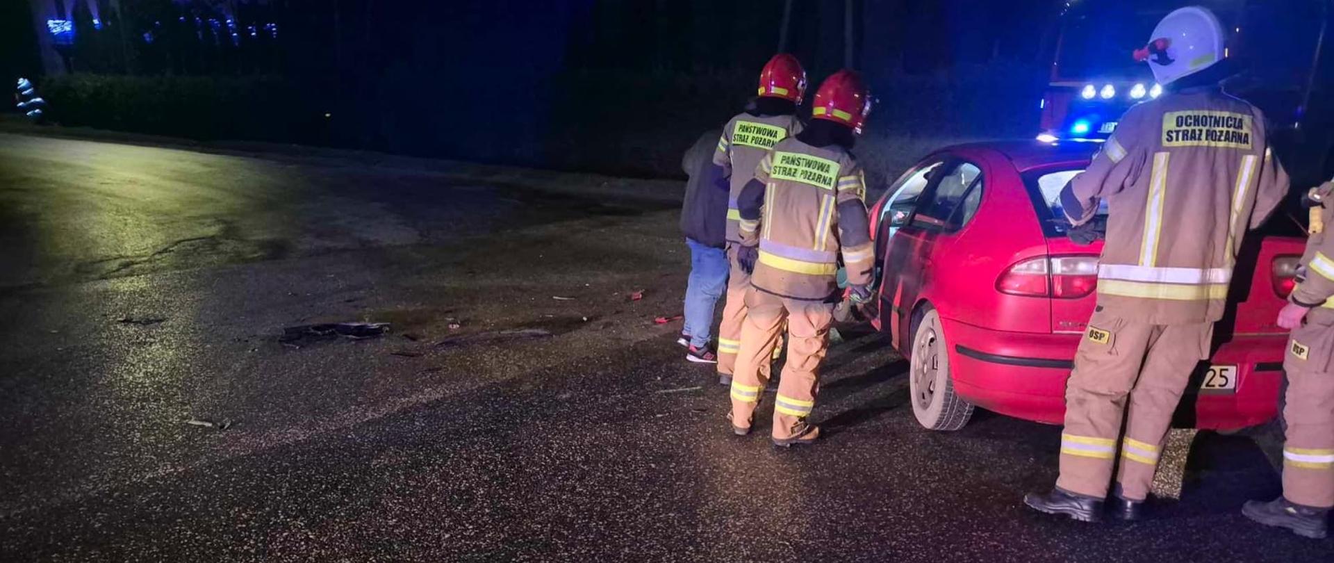 Samochody osobowe uczestniczące w wypadku.