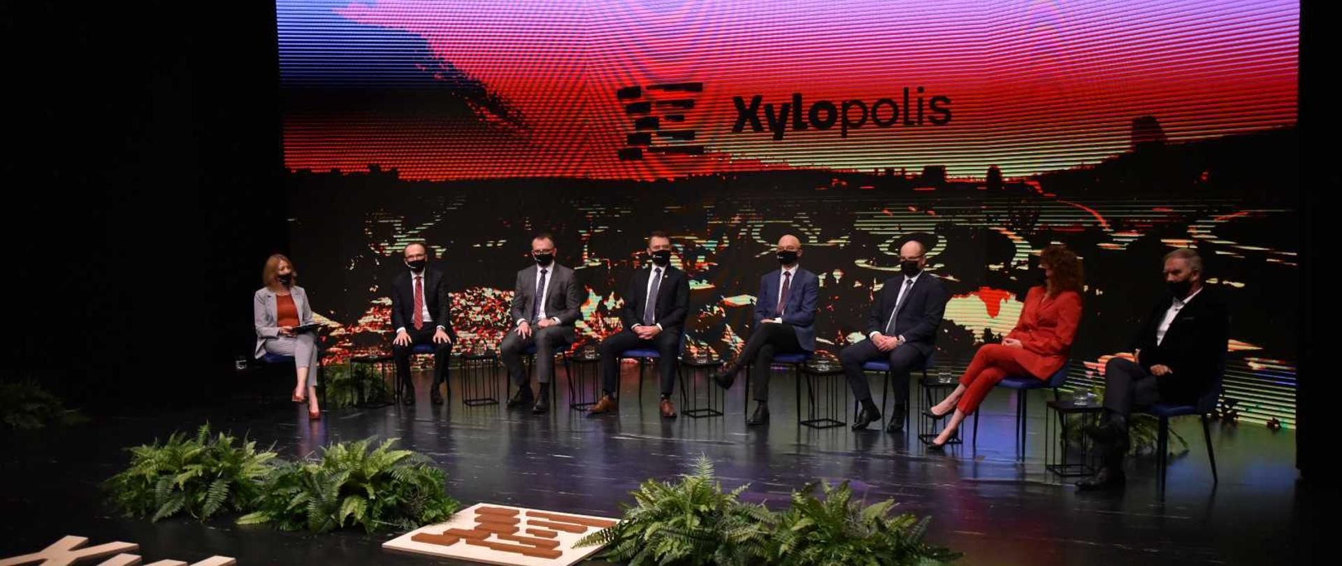 Minister klimatu i środowiska Michał Kurtyka podczas konferencji dot. „Xylopolis”