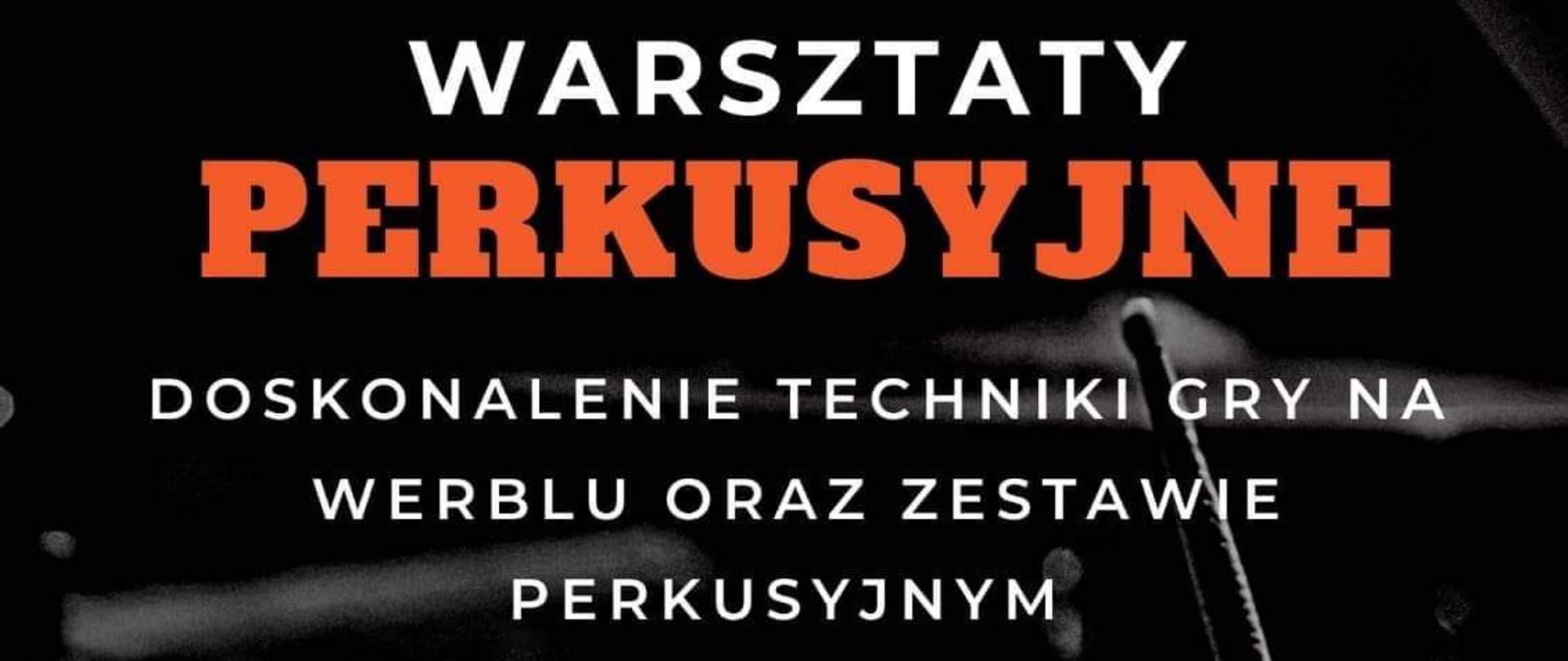 Plakat ogłaszający: Warsztaty perkusyjne - doskonalenie techniki gry na werblu oraz zestawie perkusyjnym. Prowadzenie Radek Pilarz. Plakat przedstawia perkusistę na ciemnym tle. Na dole tekst: Państwowa Szkoła Muzyczna I stopnia w Głubczycach 17.12.22 godz. 09:30