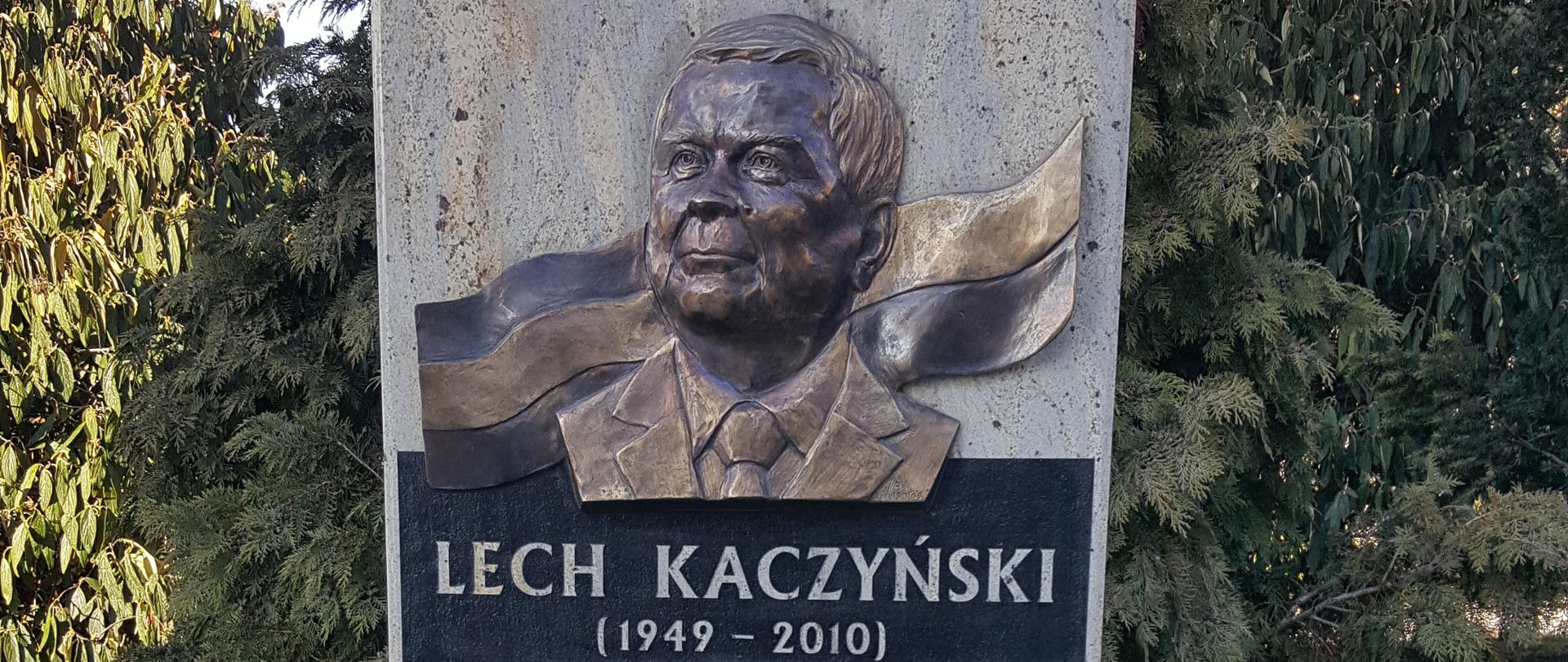 Odsłonięcie tablicy pamiątkowej poświęconej Lechowi Kaczyńskiemu