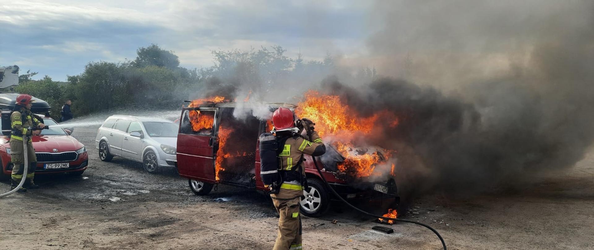 Pożar busa w Policach na ul. Siedleckiej