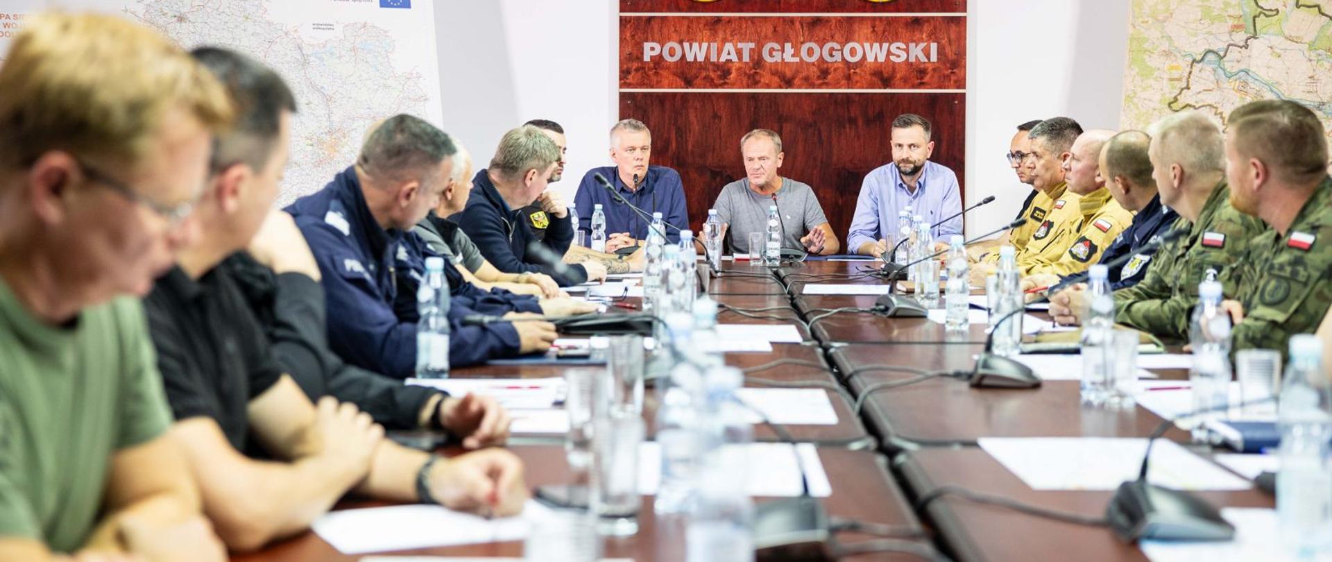 Powodziowy sztab kryzysowy w Głogowie - wszyscy uczestnicy odprawy