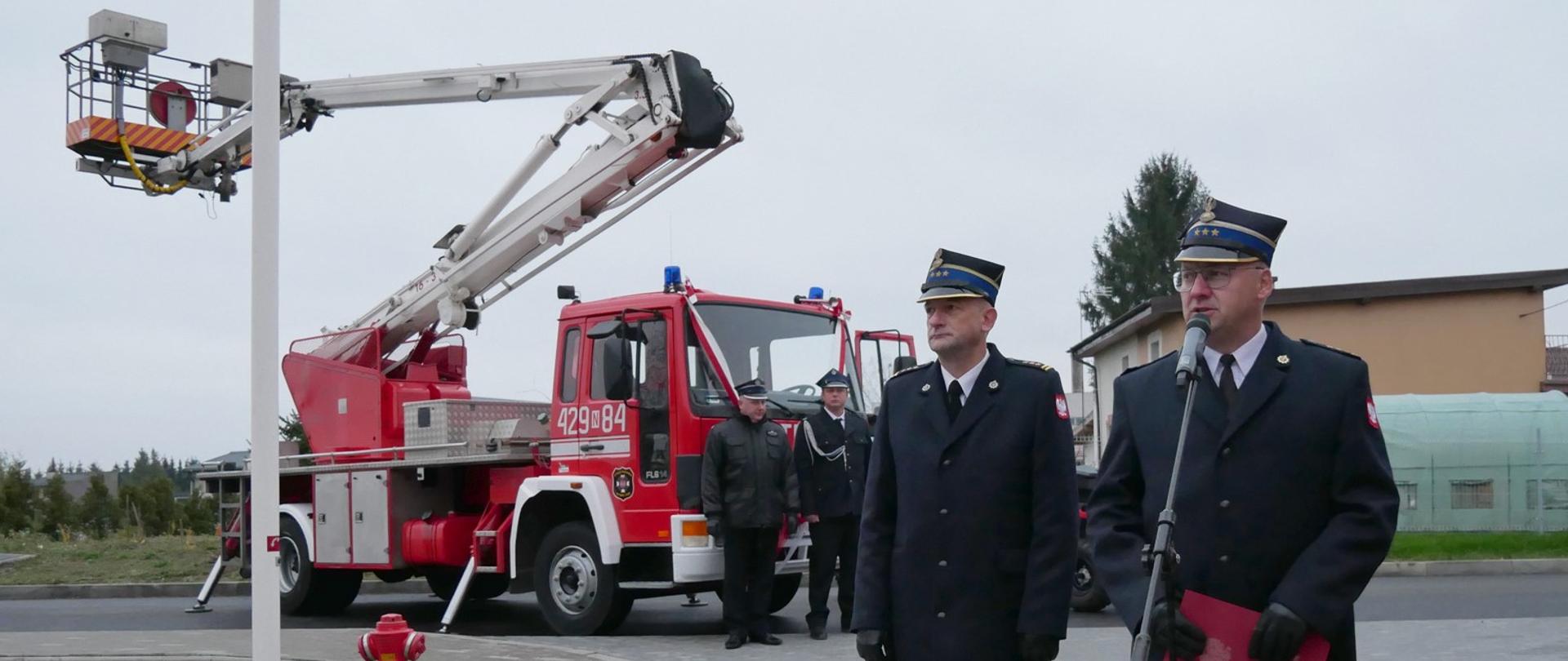 Przekazanie podnośnika hydraulicznego dla OSP w Rybnie