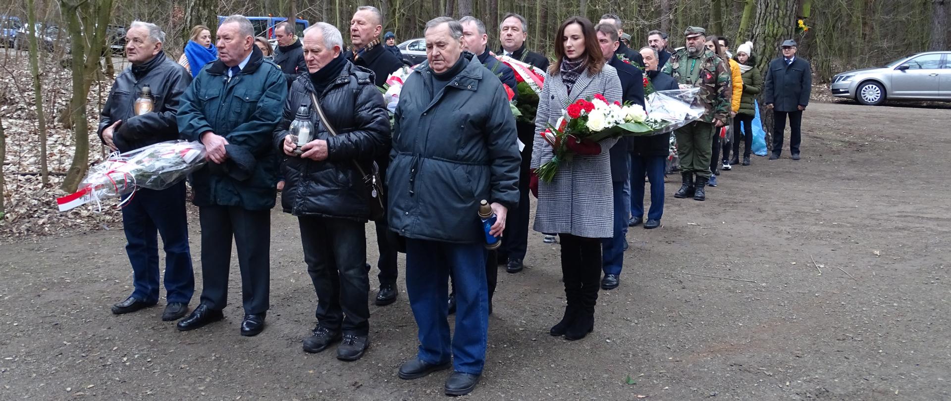 Władze samorządowe oraz mieszkańcy wsi Gaśno w hołdzie ofiarom Powstania Styczniowego w 1863 r.