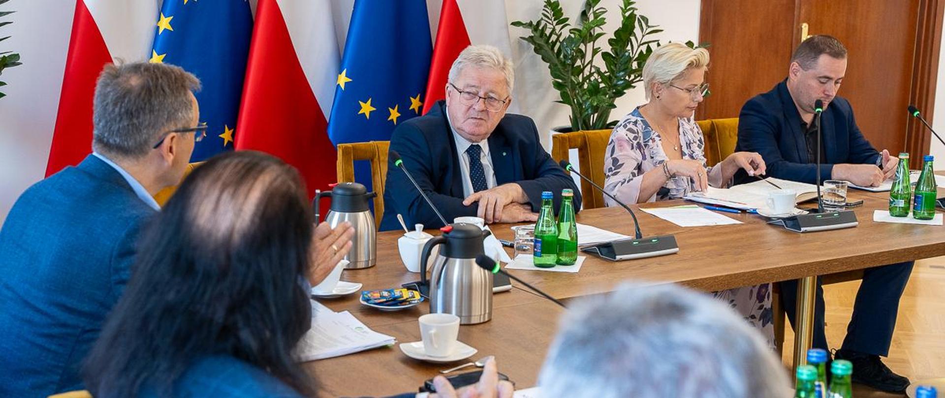 Minister Czesław Siekierski uczestniczy w spotkaniu z przedstawicielami Polskiej Federacji Rolnej (fot. MRiRW)