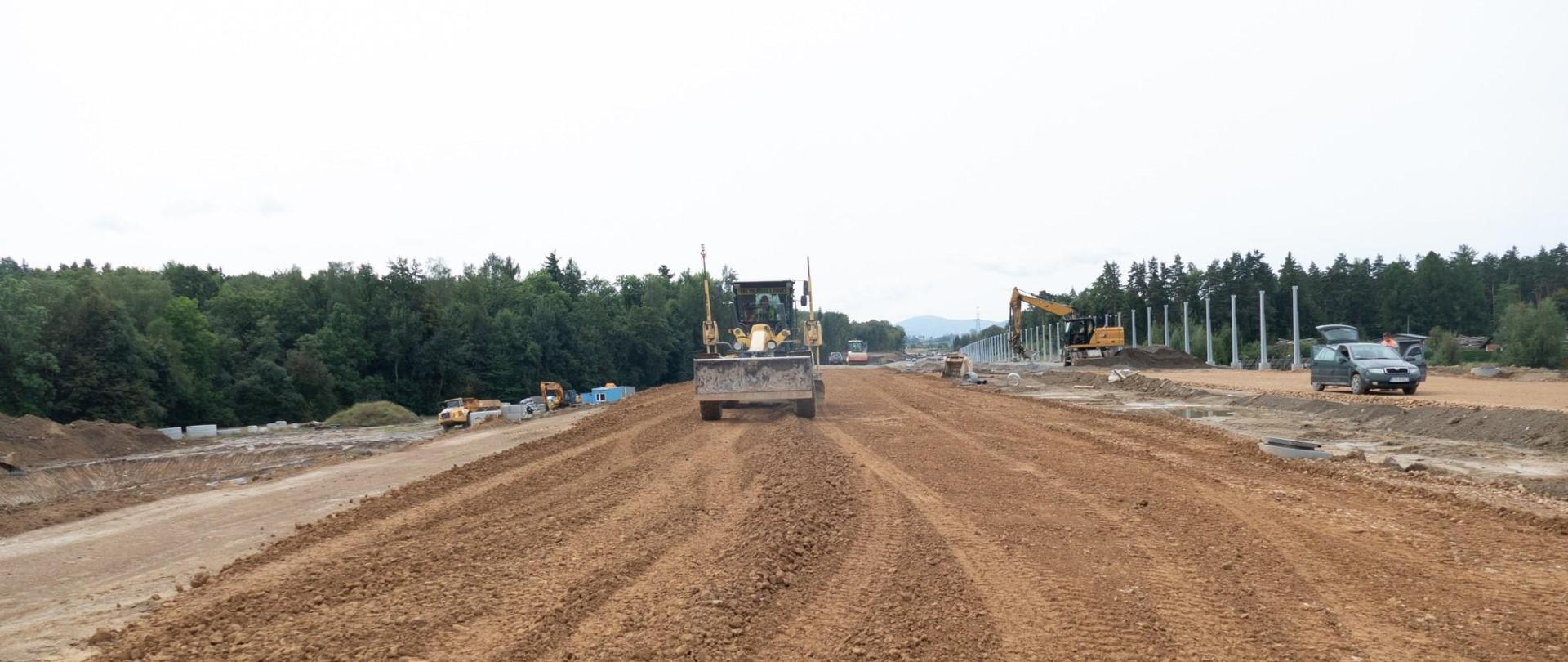 Koparki pracujące przy budowie S1 na odcinku Dankowice - Hałcnów (dawniej Suchy Potok)