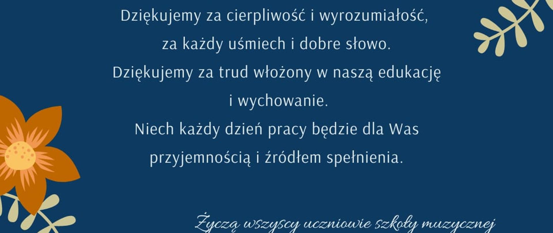 Na ciemnoniebieskim tle znajduje się elegancki tekst napisany ozdobną czcionką, otoczony delikatnymi, kremowymi gałązkami z listkami oraz pomarańczowymi kwiatami. Treść nawiązuje do życzeń z okazji Dnia Edukacji Narodowej: