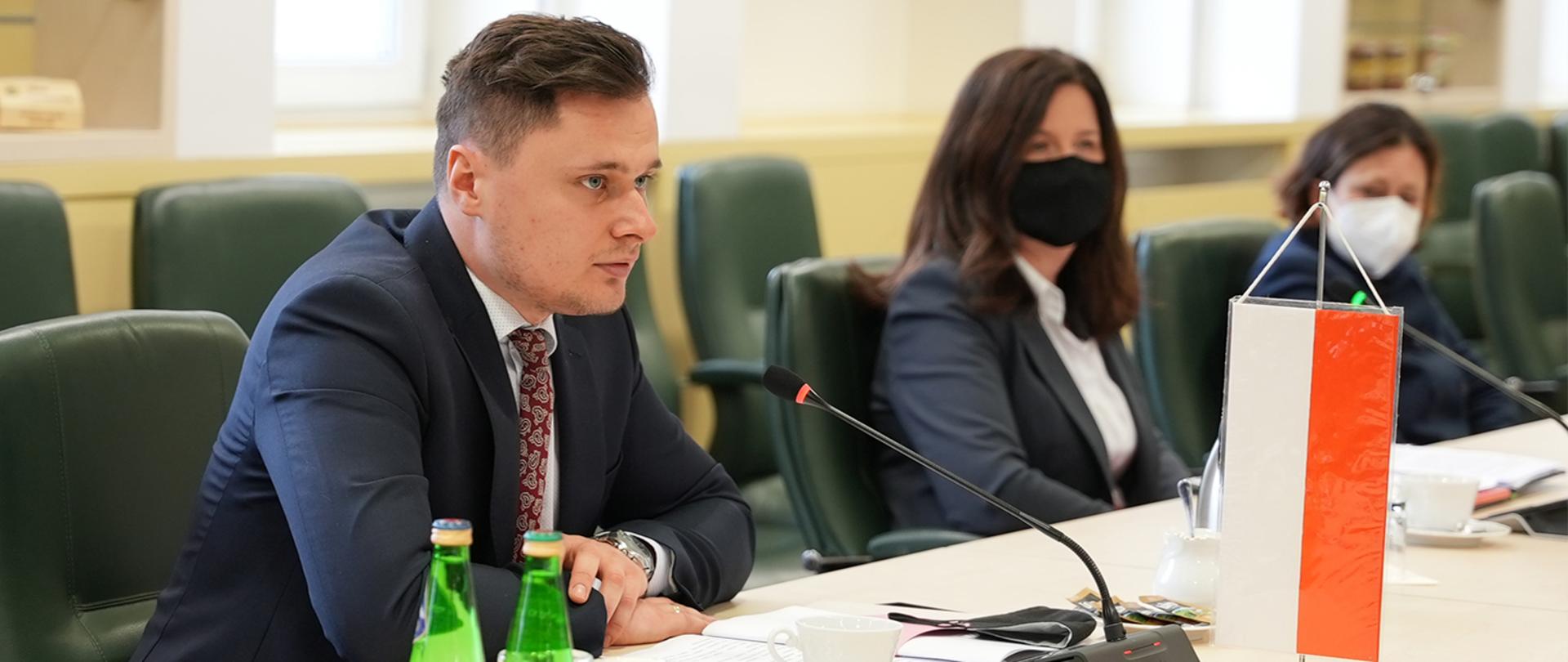 Mr. Krzysztof Ciecióra, Undersecretary of State, during the meeting (Photo by MARD)